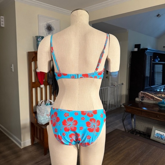 Ninety-Nine Blue Red Floral Bikini Set – Top L, Bottom M - Picture 2 of 7